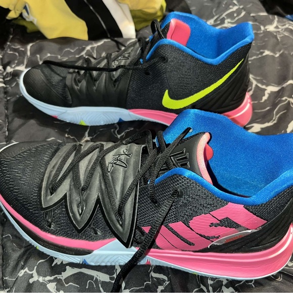 Nike Kyrie 5 Just Do It - Picture 6 of 8